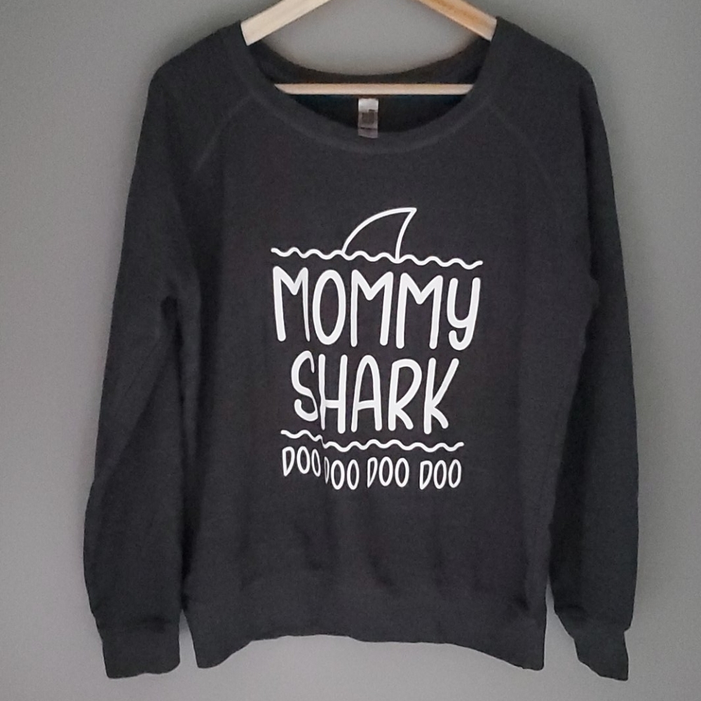 Novelty mommy shark pullover Sz L